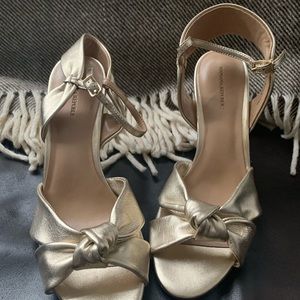 Beautiful brand new gold leather sandals with heel